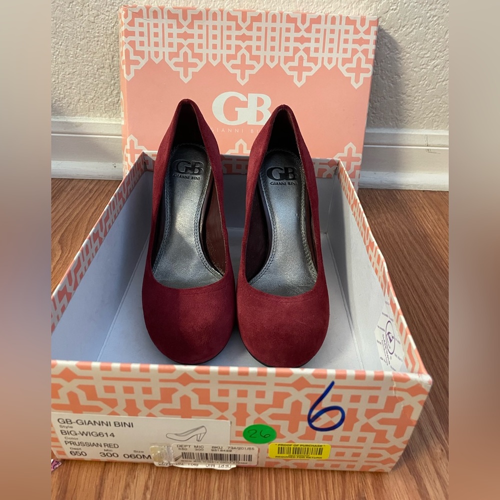 Gianni Bini Prussian Res Velvet Heels